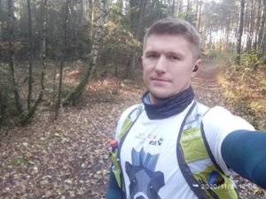 Biegacz w Wild Run 2020 z Ostrzeszowa. fot. Michał Ilski